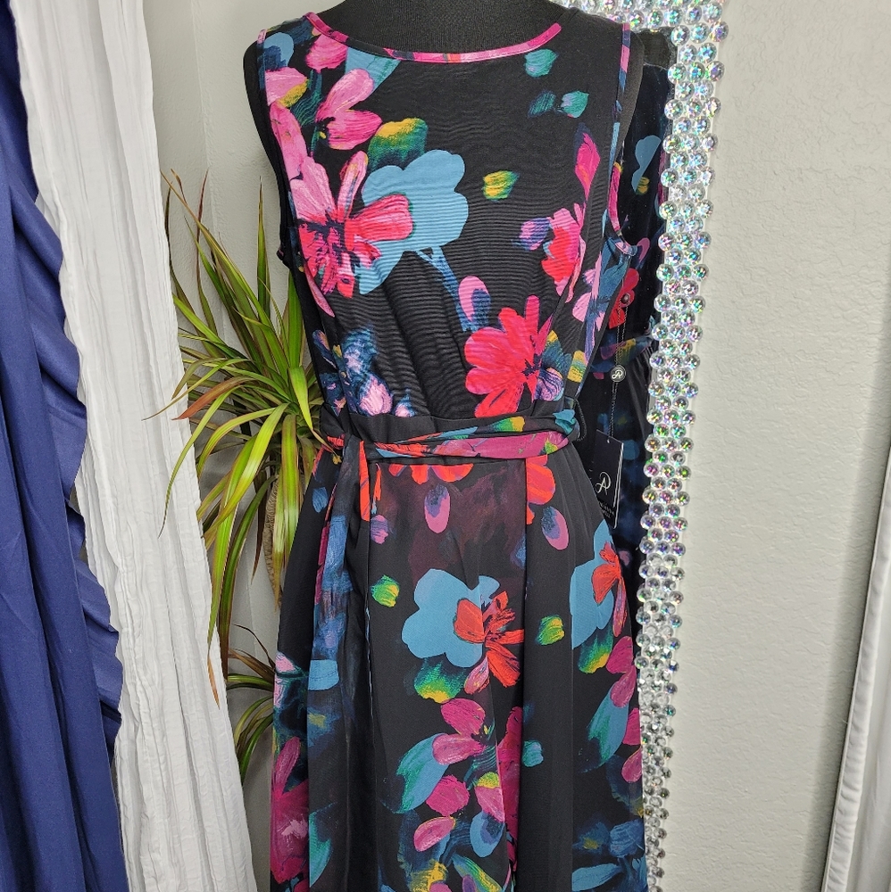 ADRIANNA PAPELL color black SIZE 6